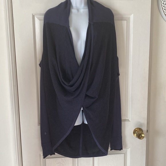 Lululemon Iconic Sweater Wrap Blue/Black Med or Large - Picture 3 of 11